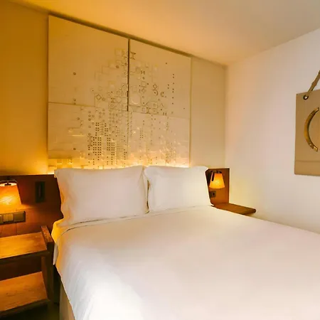 Hotel Casa Luz Placa Universitat, Sonder By Marriott Bonvoy 4*