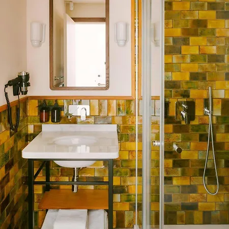 Hotel Casa Luz Placa Universitat, Sonder By Marriott Bonvoy