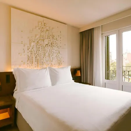 Hotel Casa Luz Placa Universitat, Sonder By Marriott Bonvoy