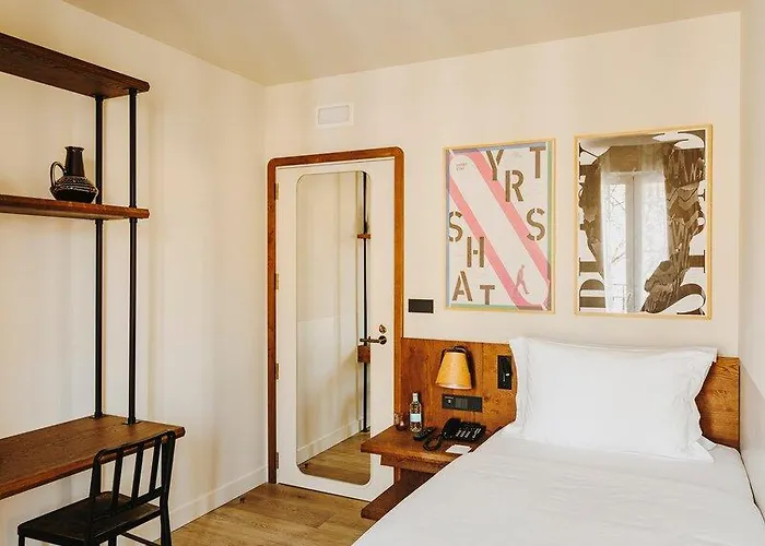 Casa Luz 4* ברצלונה
